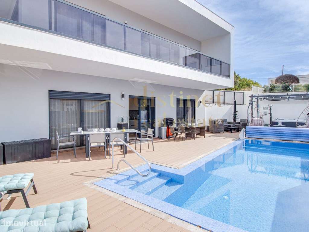 Moradia de Luxo T4 com Piscina e Jacuzzi - Urbanização Monte
Canel... - Grande imagem: 4/58