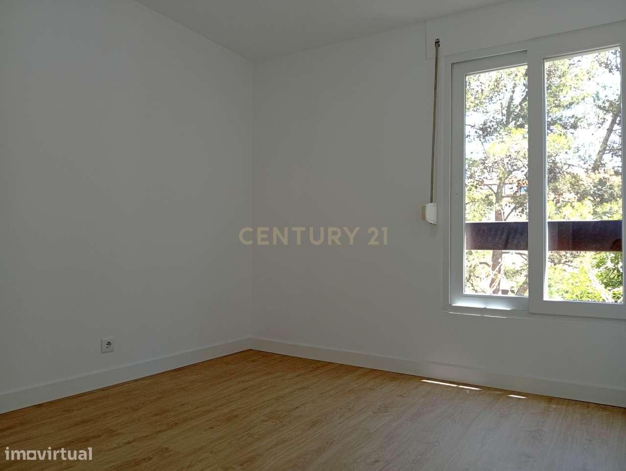 Apartamento T2 completamente remodelado na prestigiada e tranquila zon-4