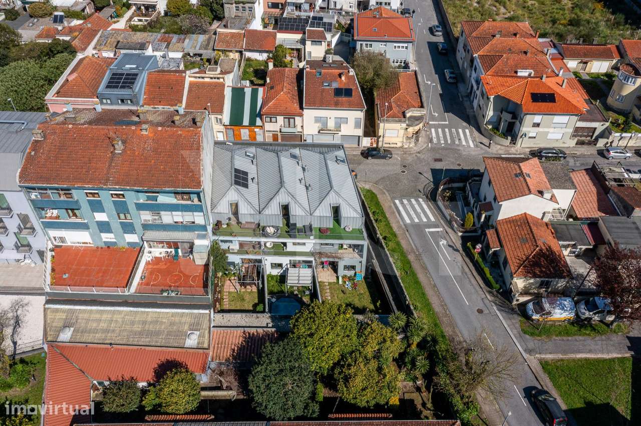 Moradia T3 com pátio, anexos e garagem em Paranhos - Porto-56