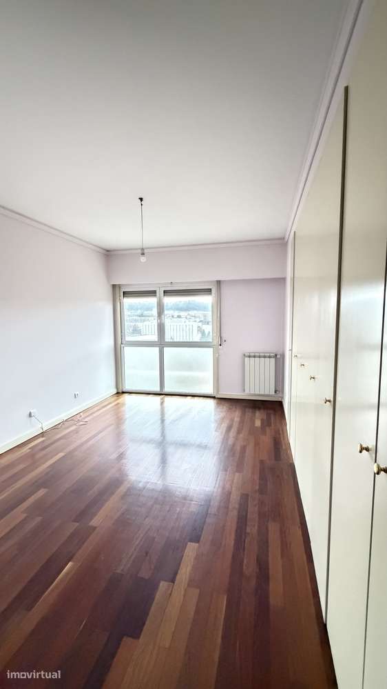 T3 em Braga com garagem e varanda - Grande imagem: 2/8