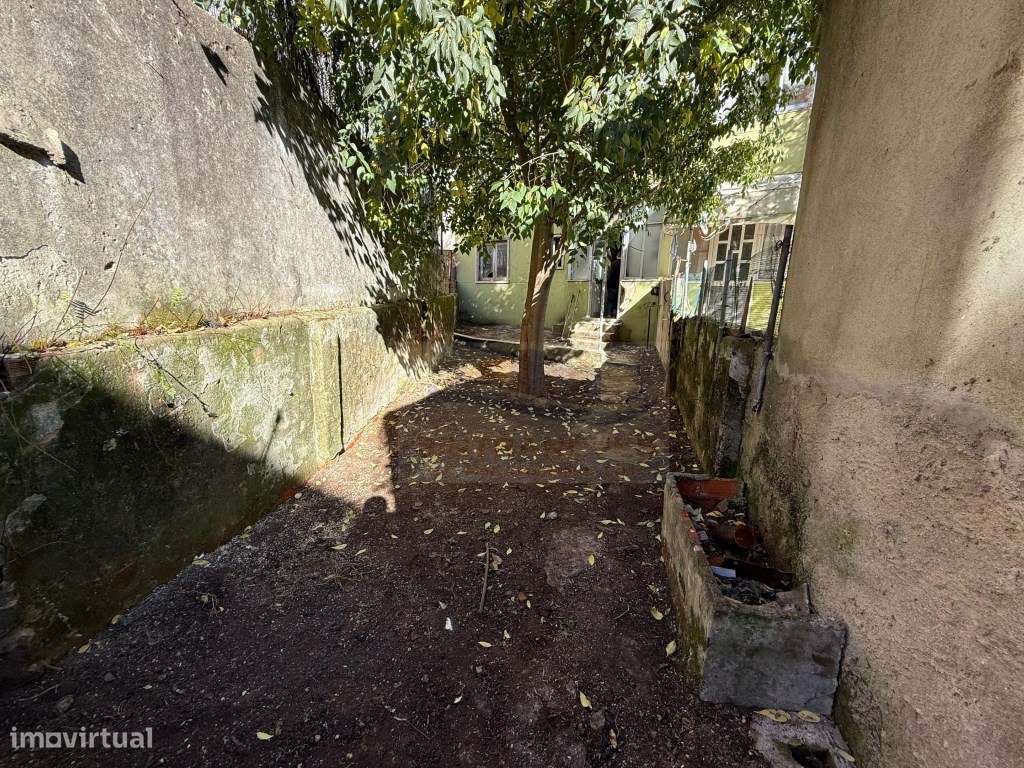 Deslumbrante T2 Totalmente Remodelado com terraço - Amadora-1