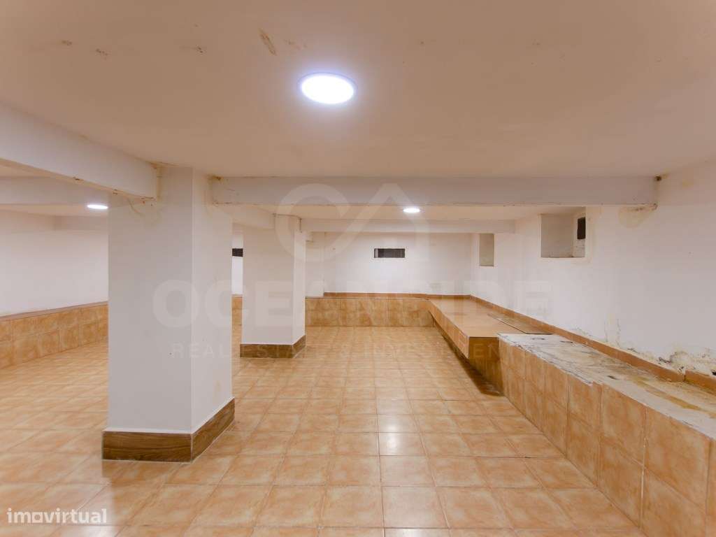 Loja com 2 Salas Amplas e Cenário Exclusivo sobre o Tejo-10