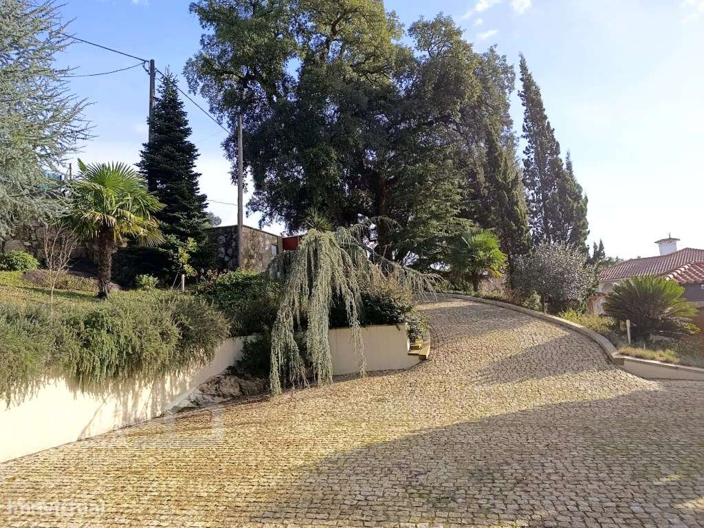 Moradia T4 em pedra, com piscina em Airó - Barcelos-45