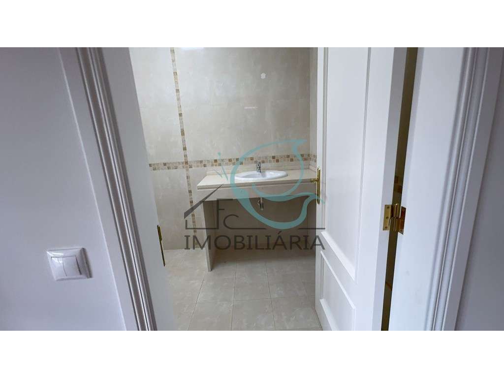 Moradia T5 com Vista para a Serra em Alenquer-24