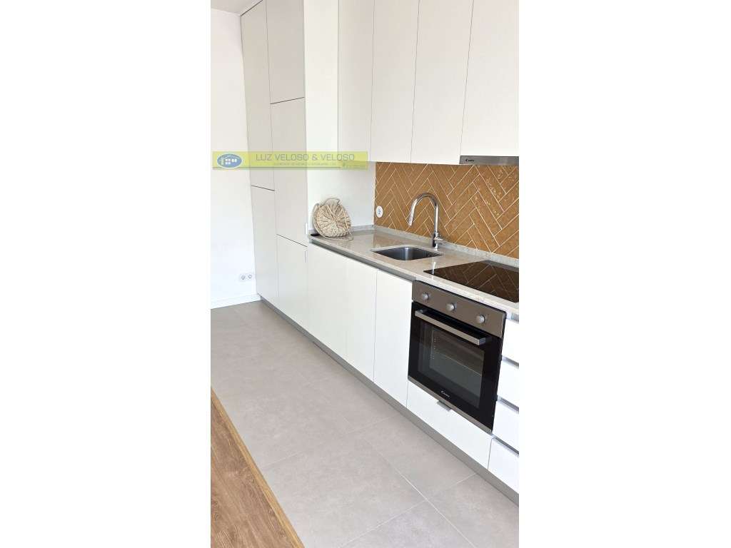 T2 Serra das Minas, remodelado, Arrecadação/Garagem-12