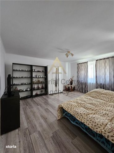 PROPRIETATE DE VANZARE in Sl&#259;nic Moldova cu 2 case pe teren de 2.-15