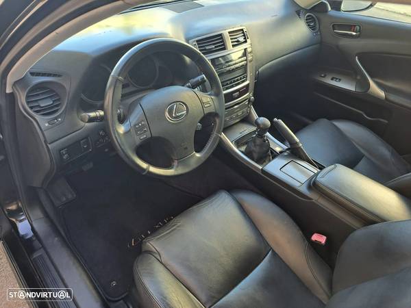 Lexus IS 220 d Luxury 25 - 29