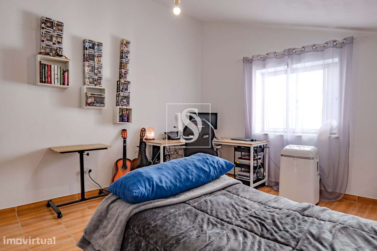 Moradia Renovada com Terraço e Vista Campo em Lamarosa-16