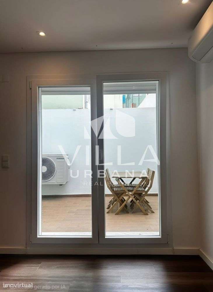 Apartamento T2 c/ Espaço Exterior localizado no Centro de Almada-24