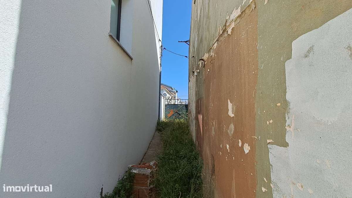 Moradia T3 - Bairro Norton de Matos - Com Projeto Aprovado - Grande imagem: 5/25