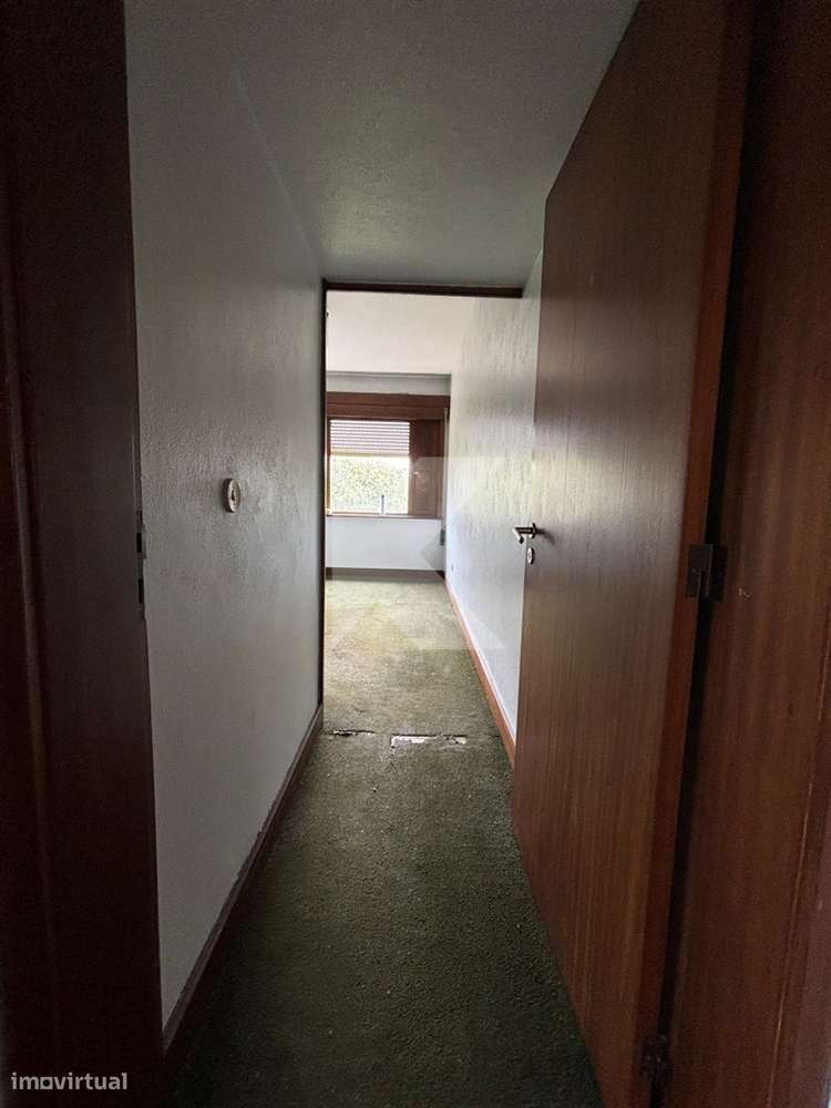 Apartamento T4 com garagem junto ao Rio Douro-14