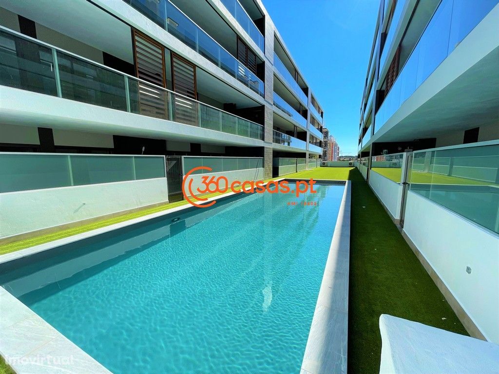 Apartamento T3 novo com piscina, garagem e arrecadação em Faro