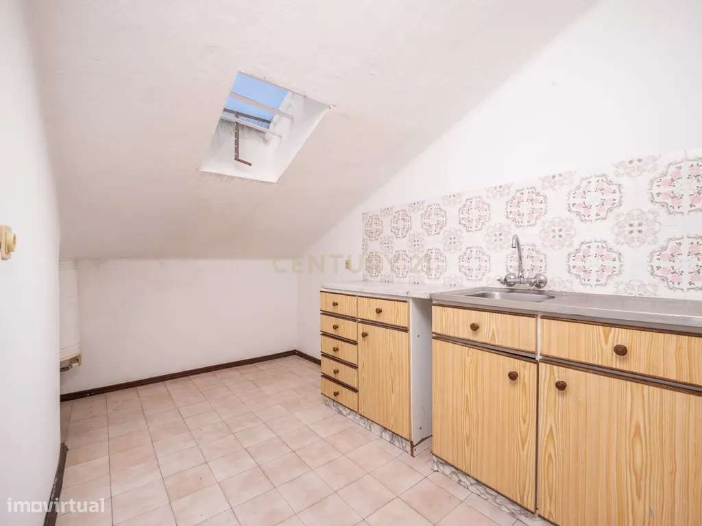 T3 com Sótão e Garagem no Bairro de Santa Apolónia em Coimbra-18