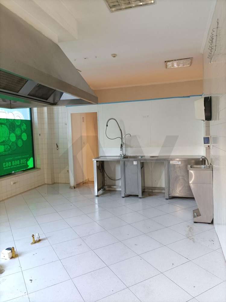 VENDA | ESPAÇO COMERCIAL COM ARRECADAÇÃO – CENTRO DE ALVERCA-15