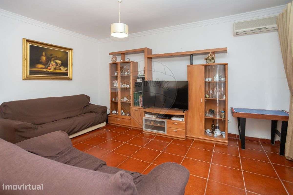 Moradia T4 em Quinta do Anjo-16