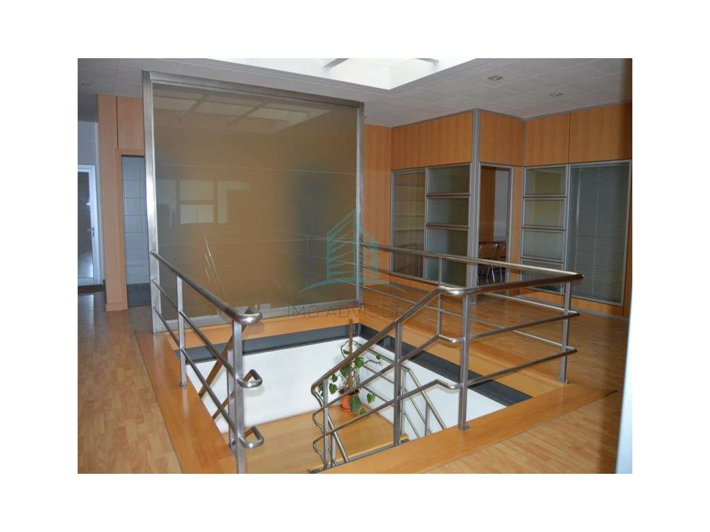 Escritórios próximo aos Carvalhos-Excelente estado com estacionamen... - Grande imagem: 3/22