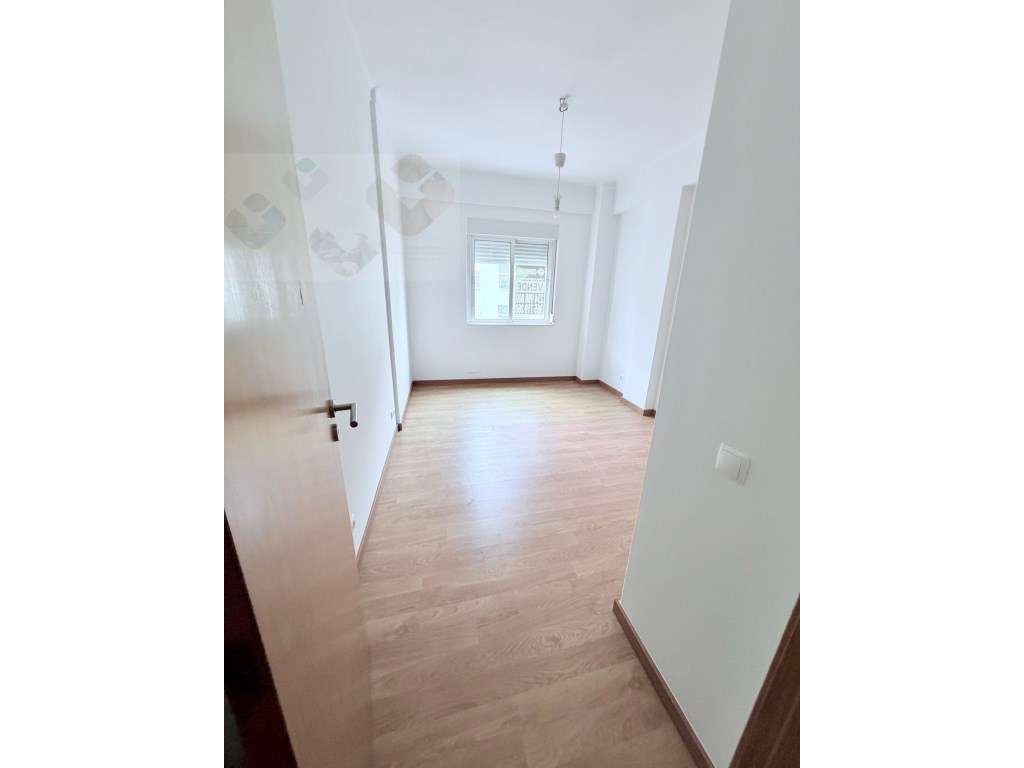 Amadora Venteira, Excelente T1, Remodelado e Equipado, Oportunidade...-17