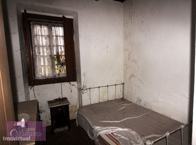 Moradia para reconstruir com terreno em Coimbrão-17