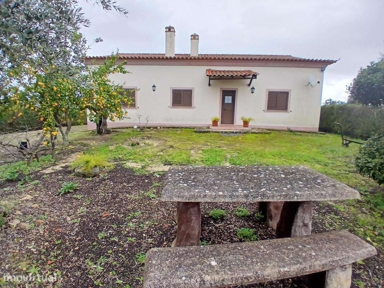 Moradia T4 com Piscina e Terreno Próxima de Constância-16