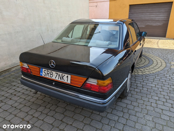 Mercedes-Benz W124 (1984-1993) - 11