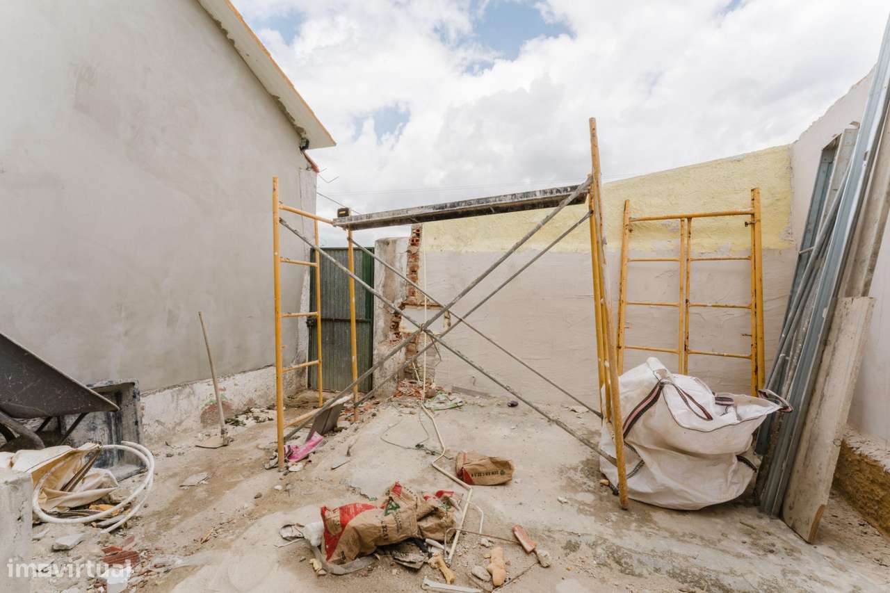 Moradia T2 em Obra Bruta | Aldeia da Moçarria | 15 min de Santarém-27