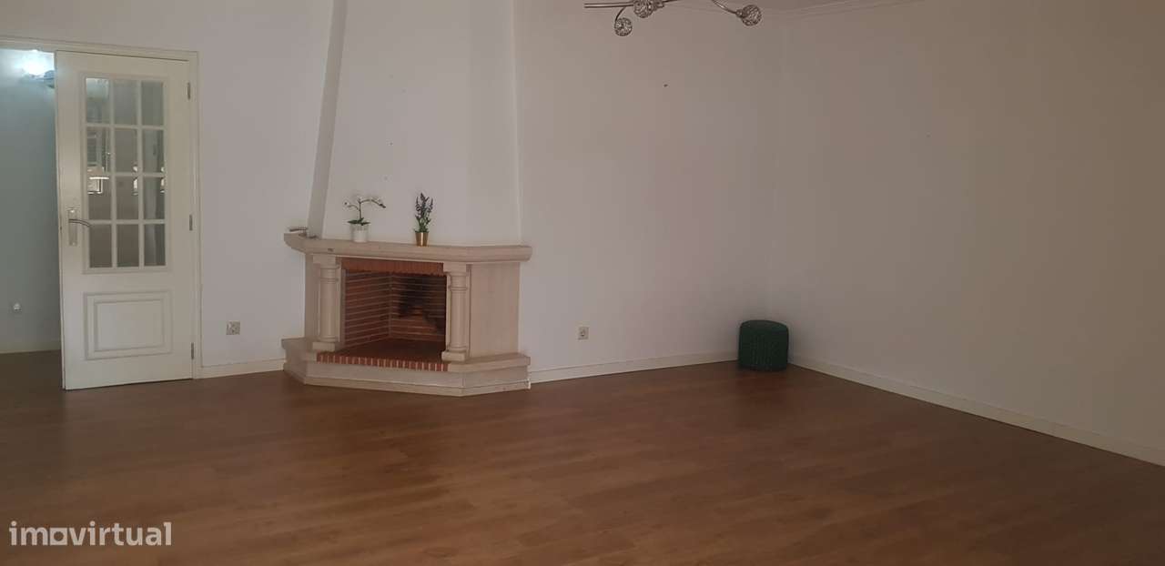 Entroncamento | Apartamento T3 com Garagem e Arrecadação –-14