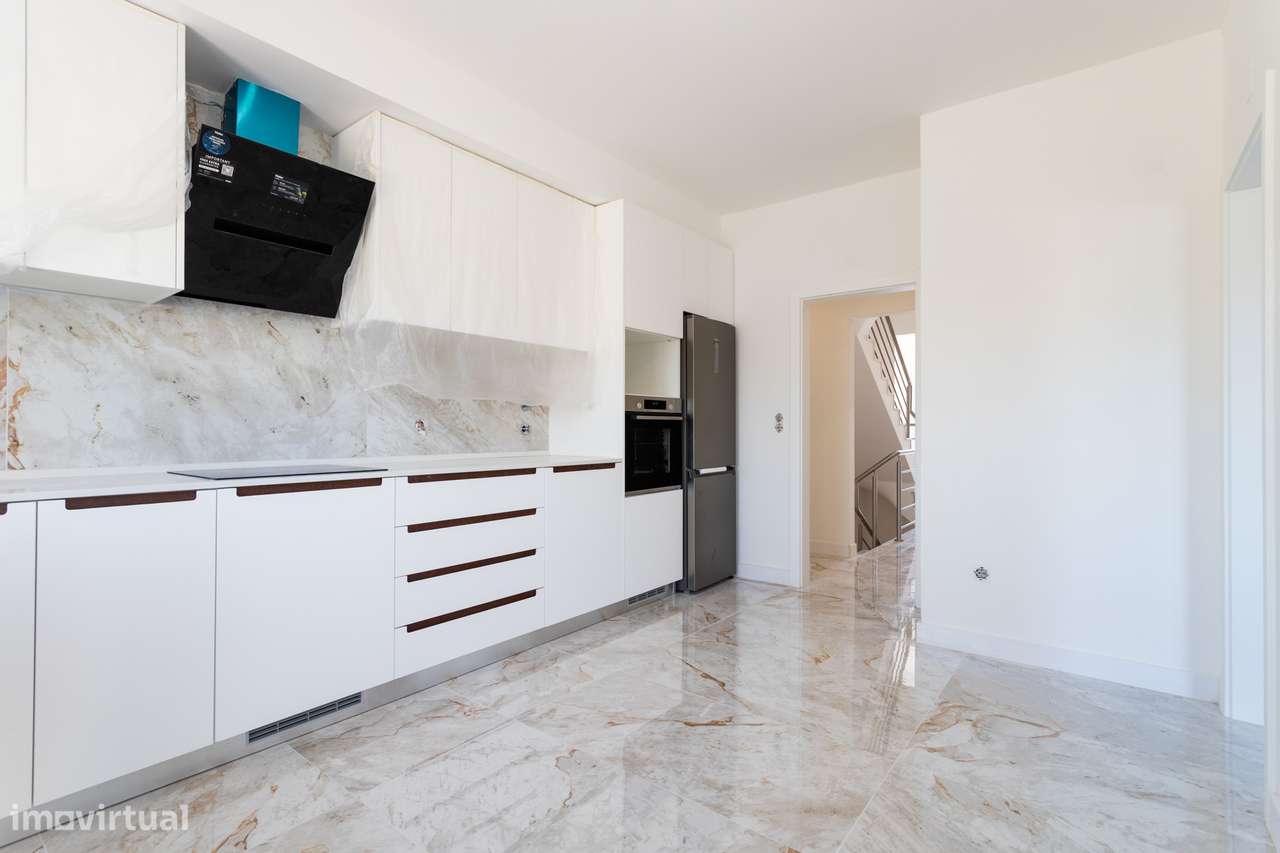 Moradia T3 em Construção com Garagem Dupla, Sótão e Terraço-32