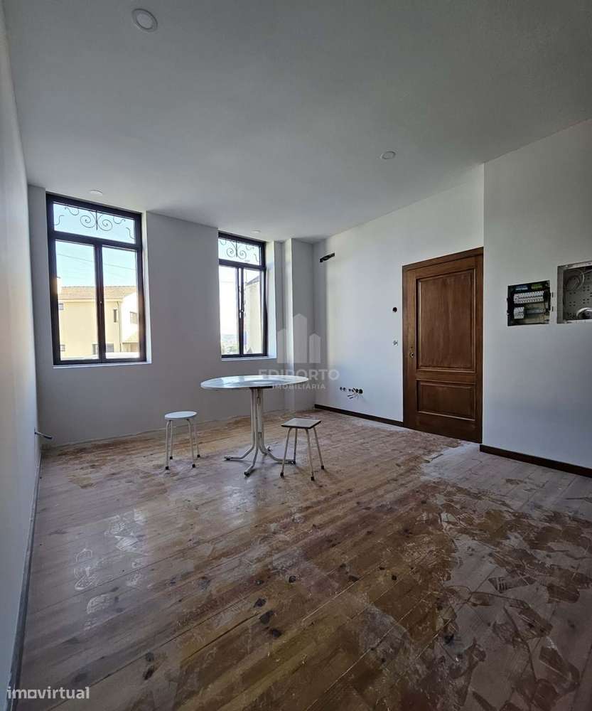 T0+2 DUPLEX INVERTIDO em Edifício Novo com Fachada Tradicional Portugu - Grande imagem: 4/14