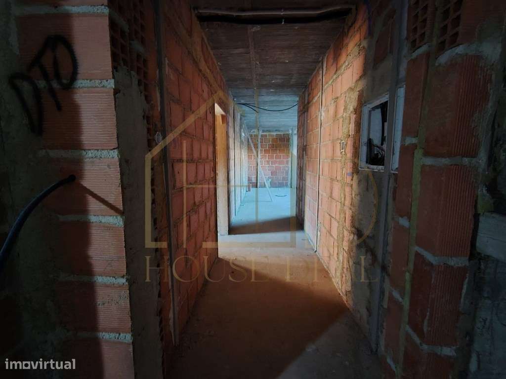 MAGNÍFICO Apartamento T3 com Parqueamento e Arrecadação. Montijo-14