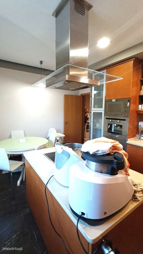 Moradia T3 em banda | 2 pisos e quintal, estimada | área  de 214m2-9