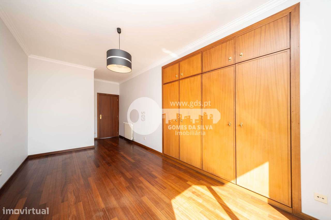 T5 Duplex na Rua Bernardo Sequeira, São Vítor-7