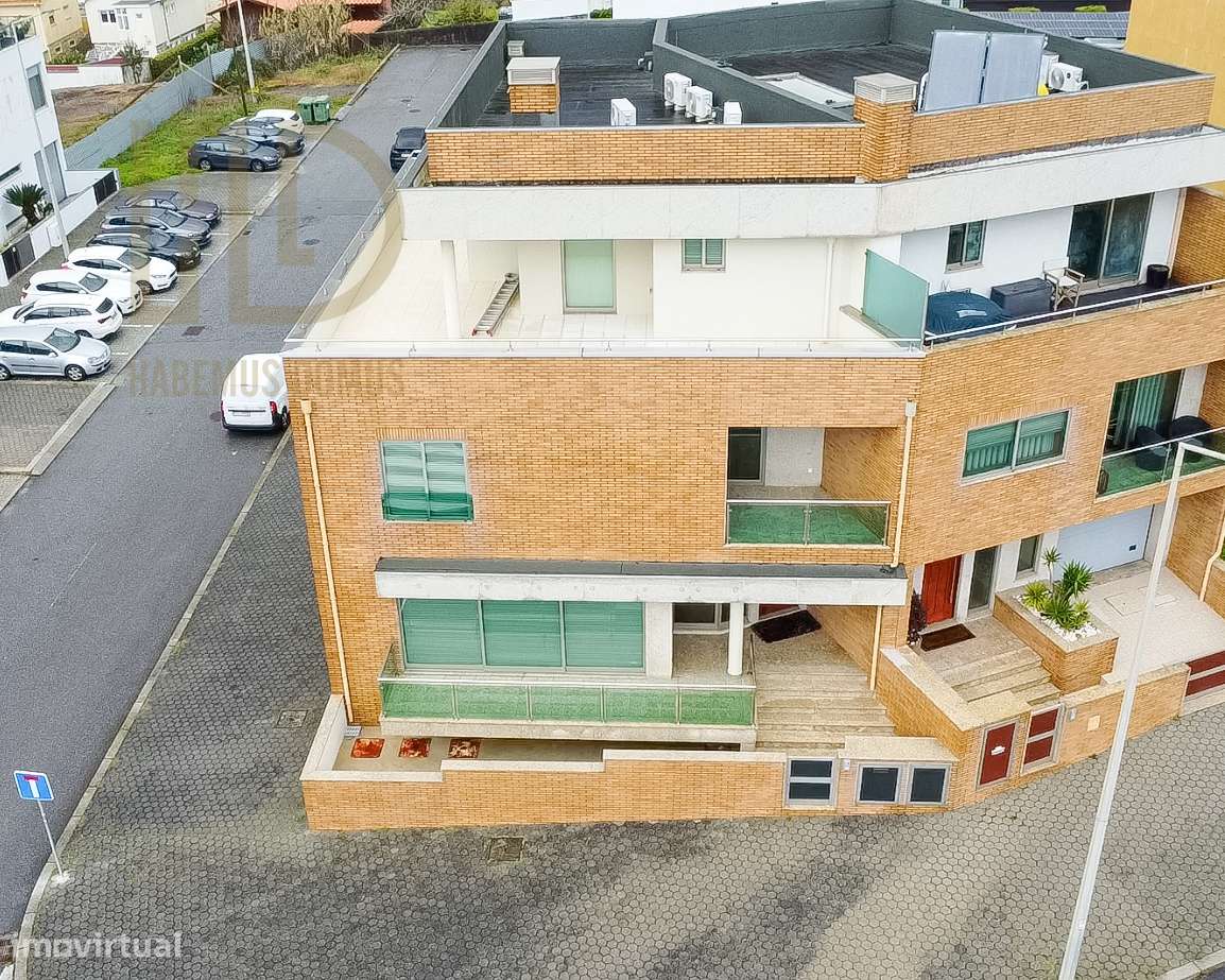 Moradia T3+1 de Luxo com 405m2 a 200 Metros da Praia em Canidelo.-50