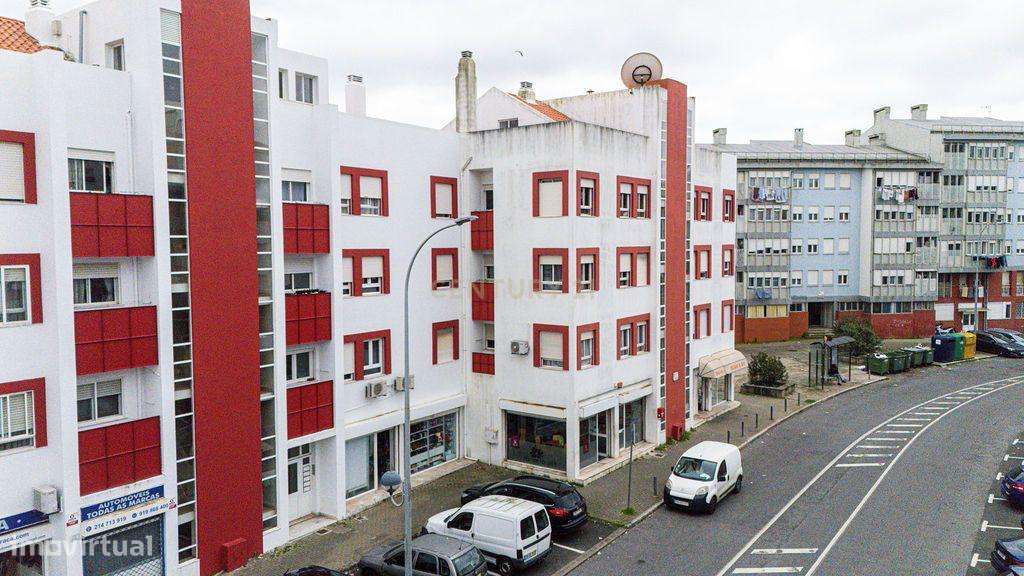 Apartamento T3 em Alfragide com Parqueamento-34