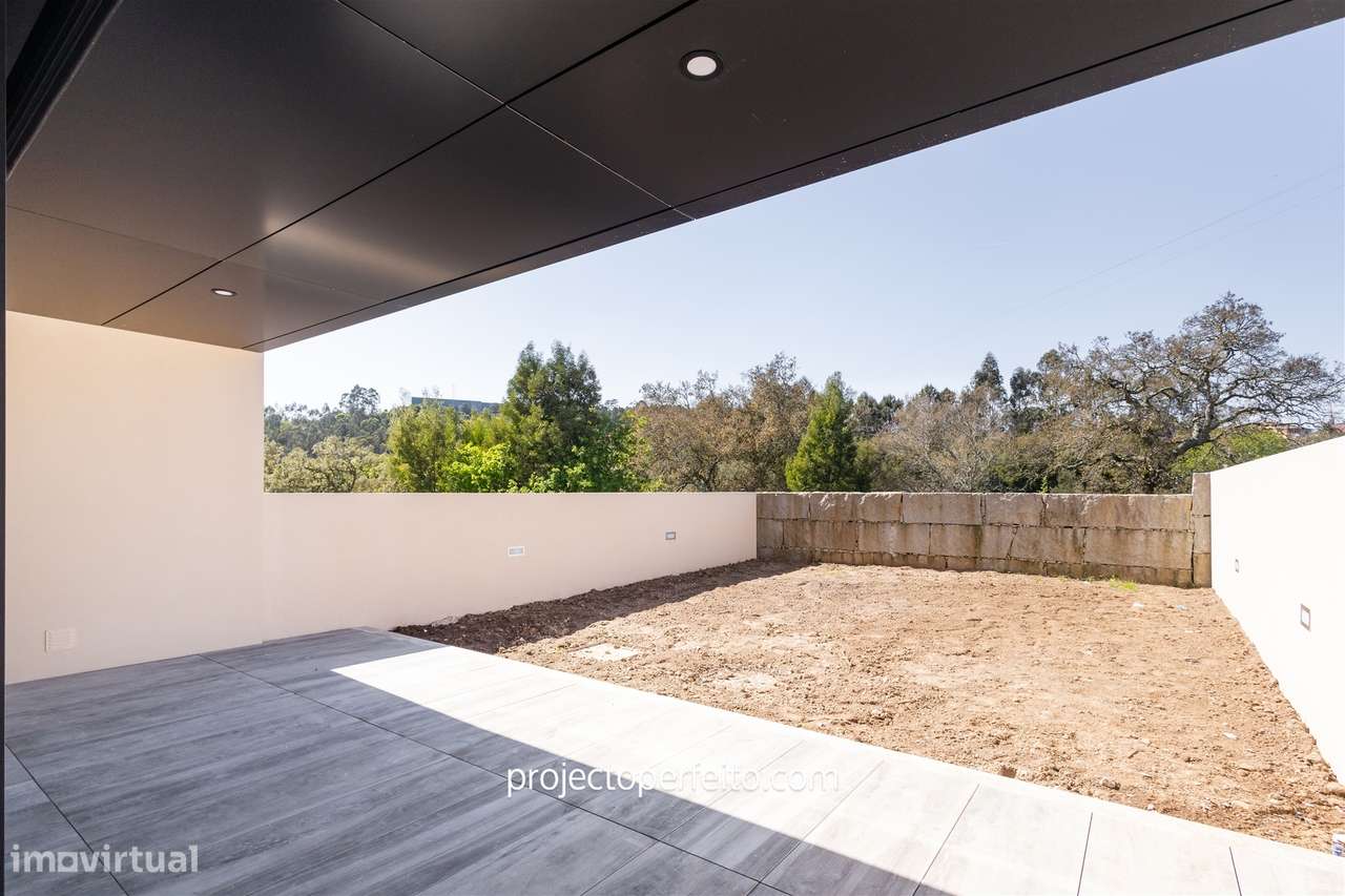 Moradia em Banda T3+1 Venda em Fânzeres e São Pedro da Cova,Gondomar - Grande imagem: 2/23