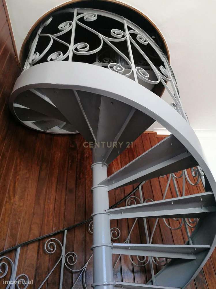 Distinta Moradia, com piscina e adega - perto de praias-7