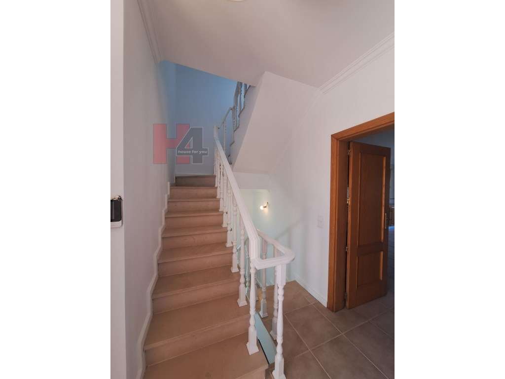 Moradia T4 com piscina inserida num terreno de 670m2 - Setúbal (OFE...-20