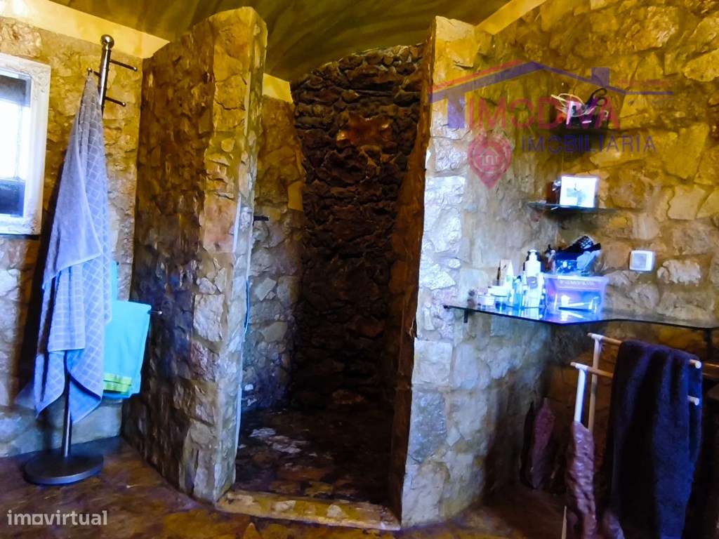 Propriedade com moradia, anexo, piscina e terreno com mais 2 ha-53
