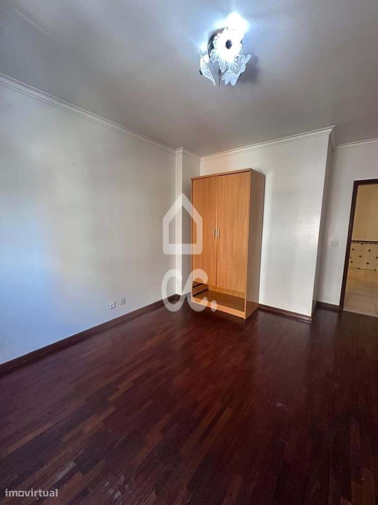 Apartamento T2 com Excelentes Áreas | Tapada das Mercês-10