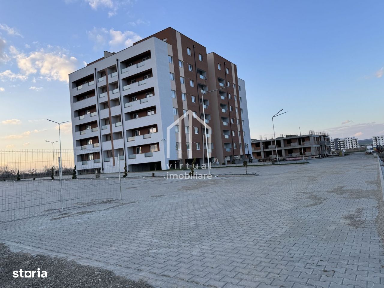 Apartament cu 3 camere, ansamblu nou - zona Calea Surii Mici