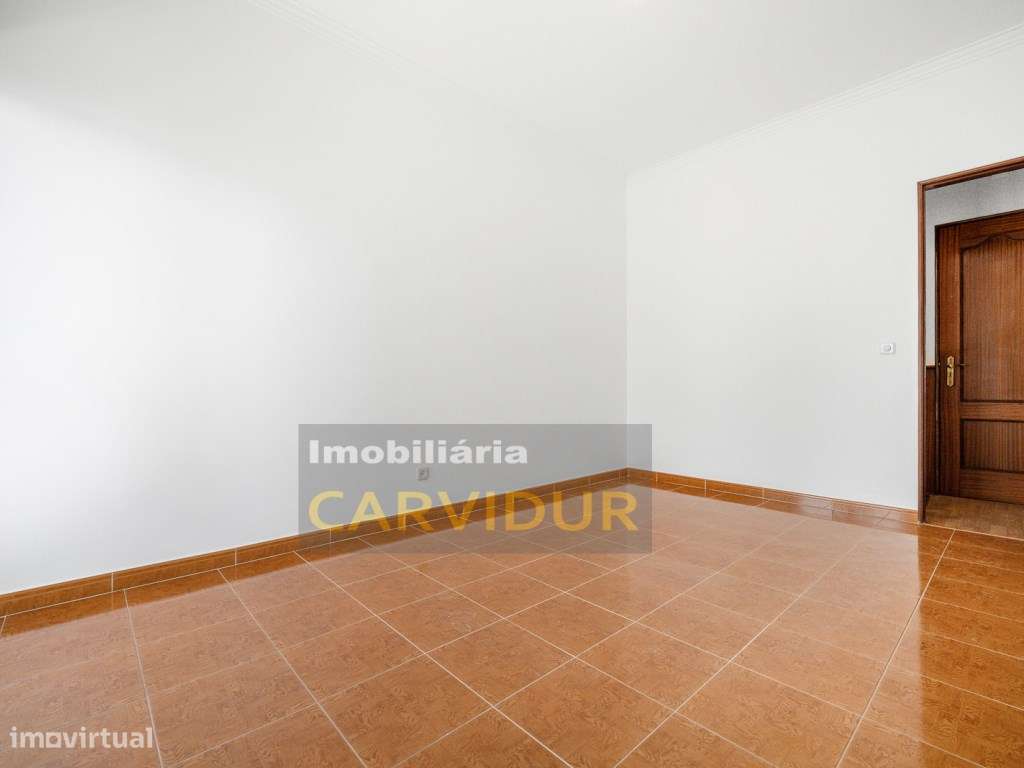 Moita T3 Boas áreas e excelente localização-13