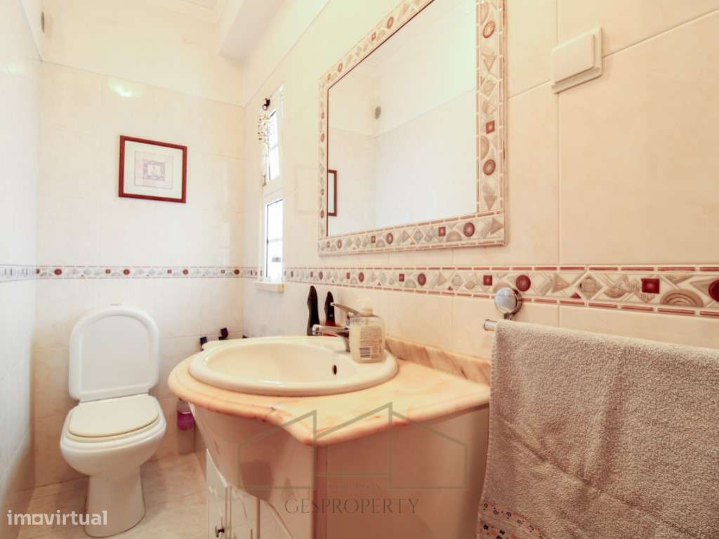 Moradia T3 nos Foros da Amora-18