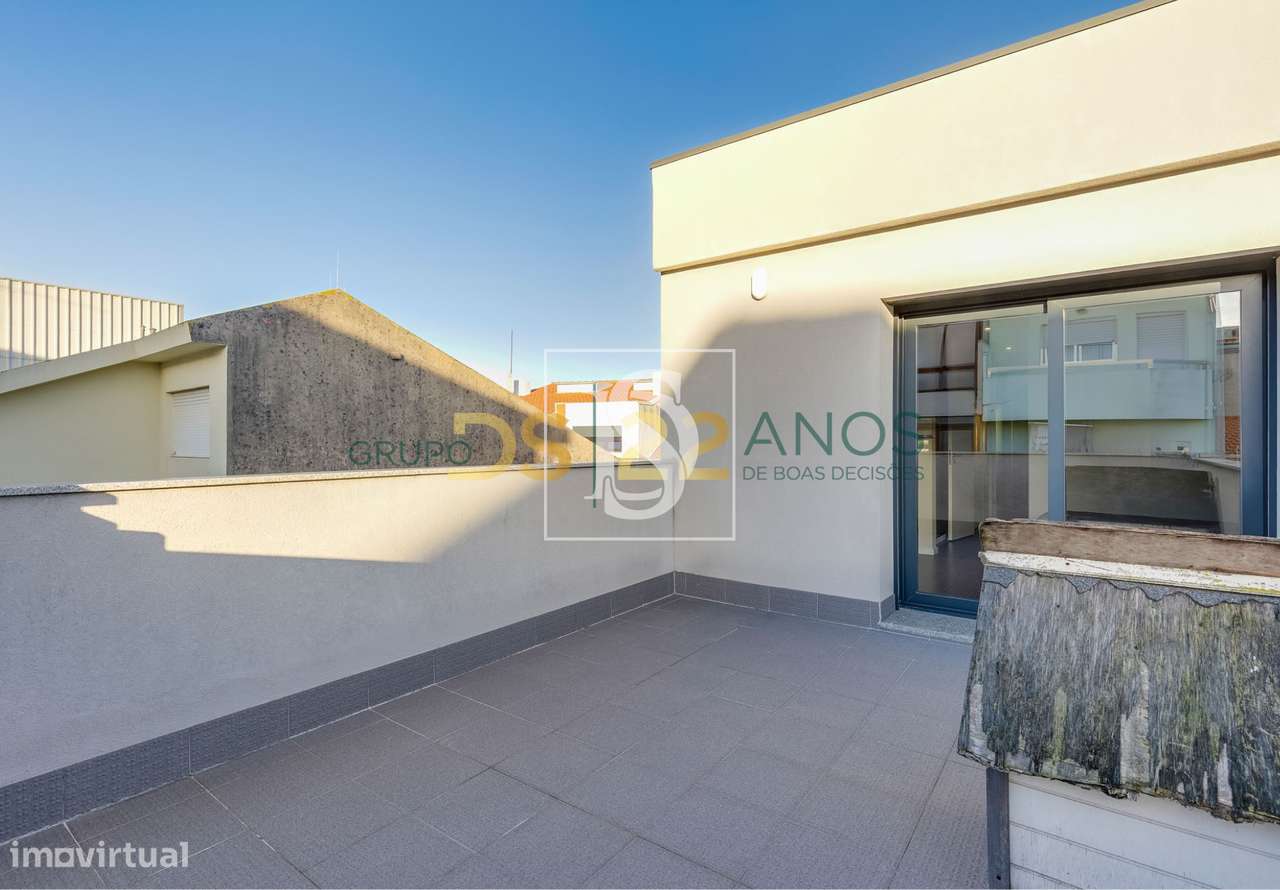 Moradia de construção moderna, situada na 3. ª linha de praia na Póvoa-25