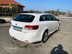 Toyota Avensis Combi 1.6 - 9