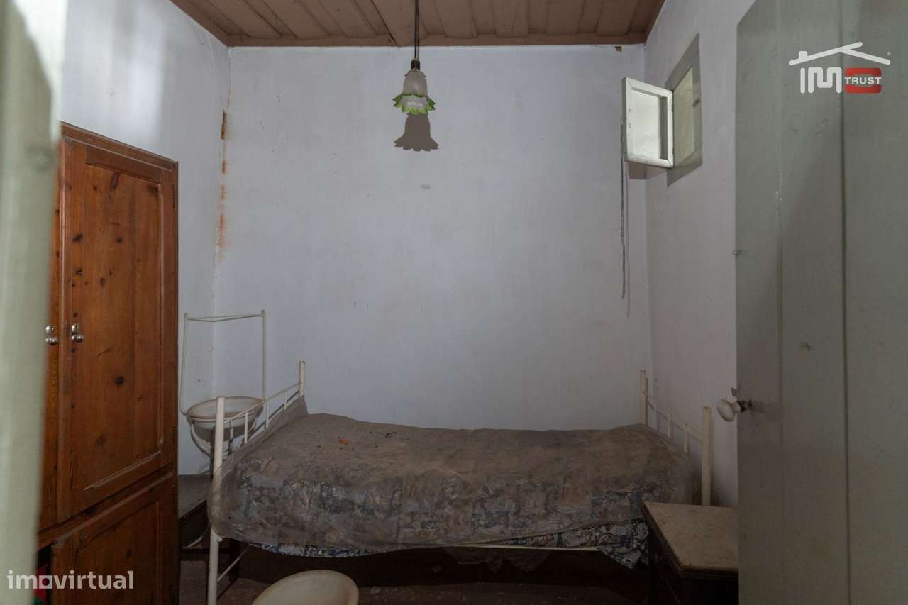 Moradia T2 com Projeto Aprovado em TOMAR já com telhado novo e isol...-12