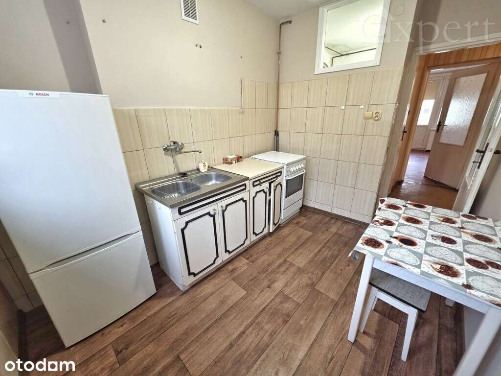 1 piętro, balkon, dwa pokoje ulica 1 Maja-9