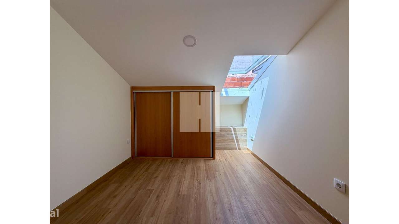 Moradia Geminada T3+1-34
