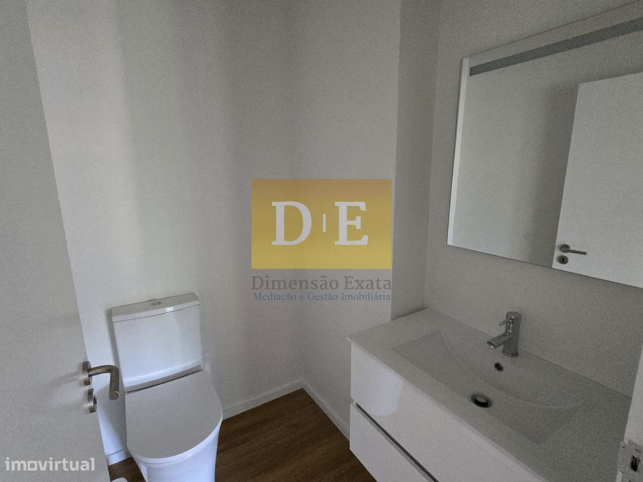 Apartamento T4 em Zona Central da Sª da Hora Junto à Estação do M-8