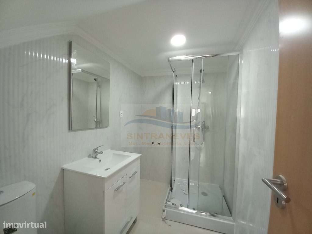 Moradia T3+T3 totalmente remodelada, com terraço, 4 casas de banho,...-46