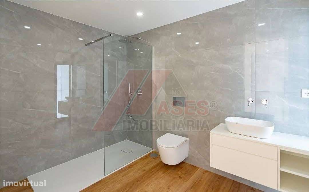 MORADIA EM BANDA T3 EM CONSTRUÇÃO!-8