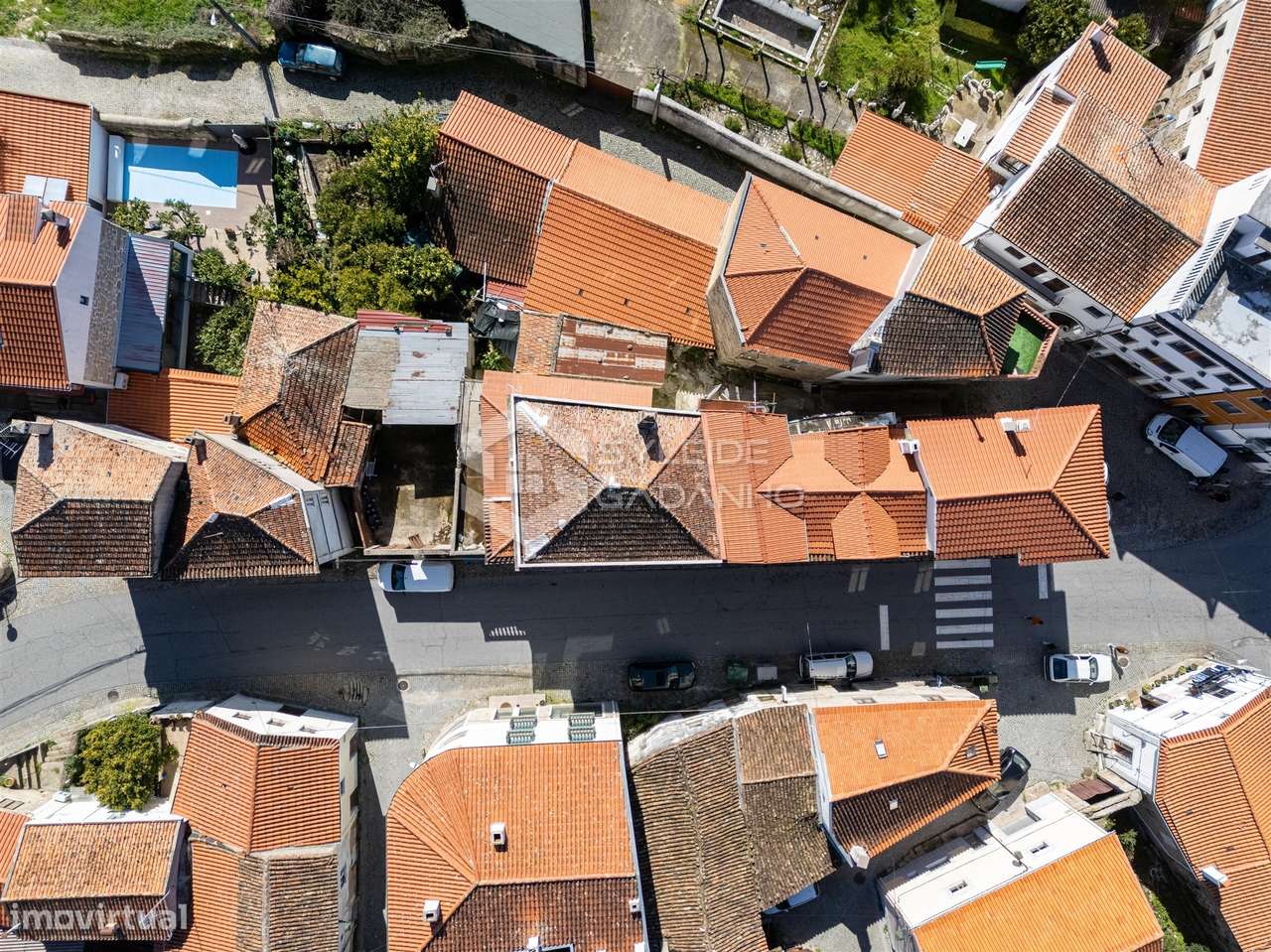 Prédio para venda centro de Caria com comércio no rés-do-chão e ampla-7